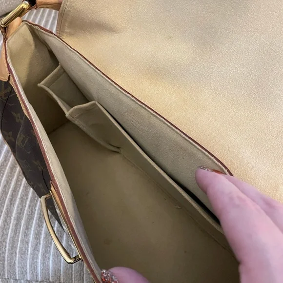 Louis Vuitton Beverly MM - Picture 9 of 15